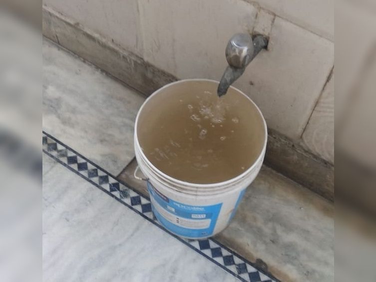 रायपुर में जहर उगल रहे नल: लाखों की आबादी पर जांच के नाम पर महज एक टीम, प्यासे शहर से मजाक