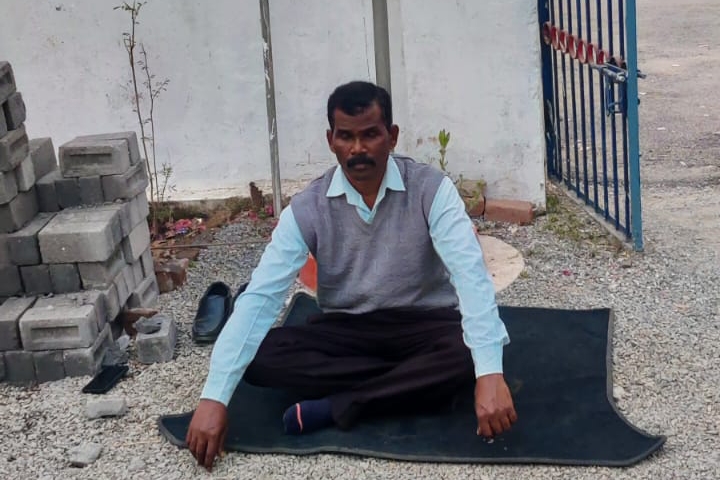 बेटे के कान का पर्दा फटा और पुलिस ने उसी पर दर्ज कर दी एफआईआर, बेबस तहसीलदार पिता की नहीं चली