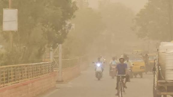 सांसों में घुल रही धूल: रतनपुर-पेंड्रा हाईवे पर उड़ते गुबार ने बंद की राह, लोगों का घर से निकलना हुआ दूभर