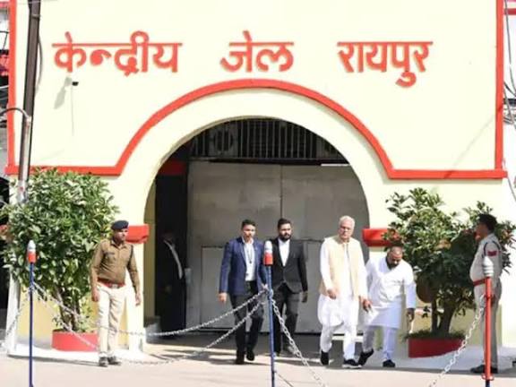 जेल मुलाकात या सियासी डैमेज कंट्रोल? भूपेश बघेल के कदम से मचा सियासी भूचाल