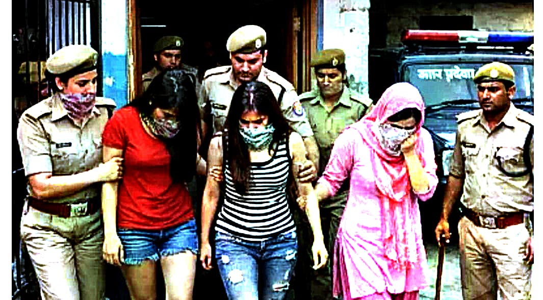 महिला IAS के घर में जिस्मफरोशी का धंधा, किरायेदार ने बनाया अड्डा, पुलिस ने 4 युवतियों और 5 युवकों को दबोचा