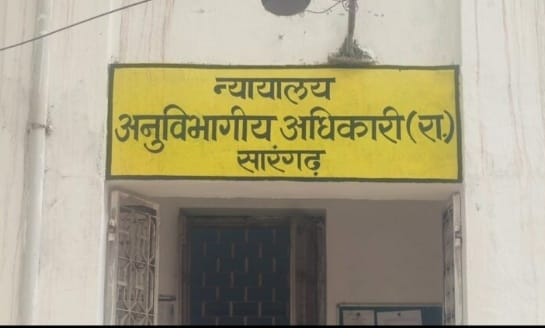 घंटों के भारी विरोध बाद  प्रशासन ने मानी किसानों की  मांग, समस्याओं के निराकरण के दिए निर्देश 