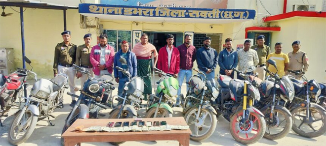 सक्ती पुलिस की बड़ी कार्रवाई: ‘काटपत्ती’ जुआ खेलते 9 जुआरी गिरफ्तार,45,500 नकद और 14 बाइक जब्त