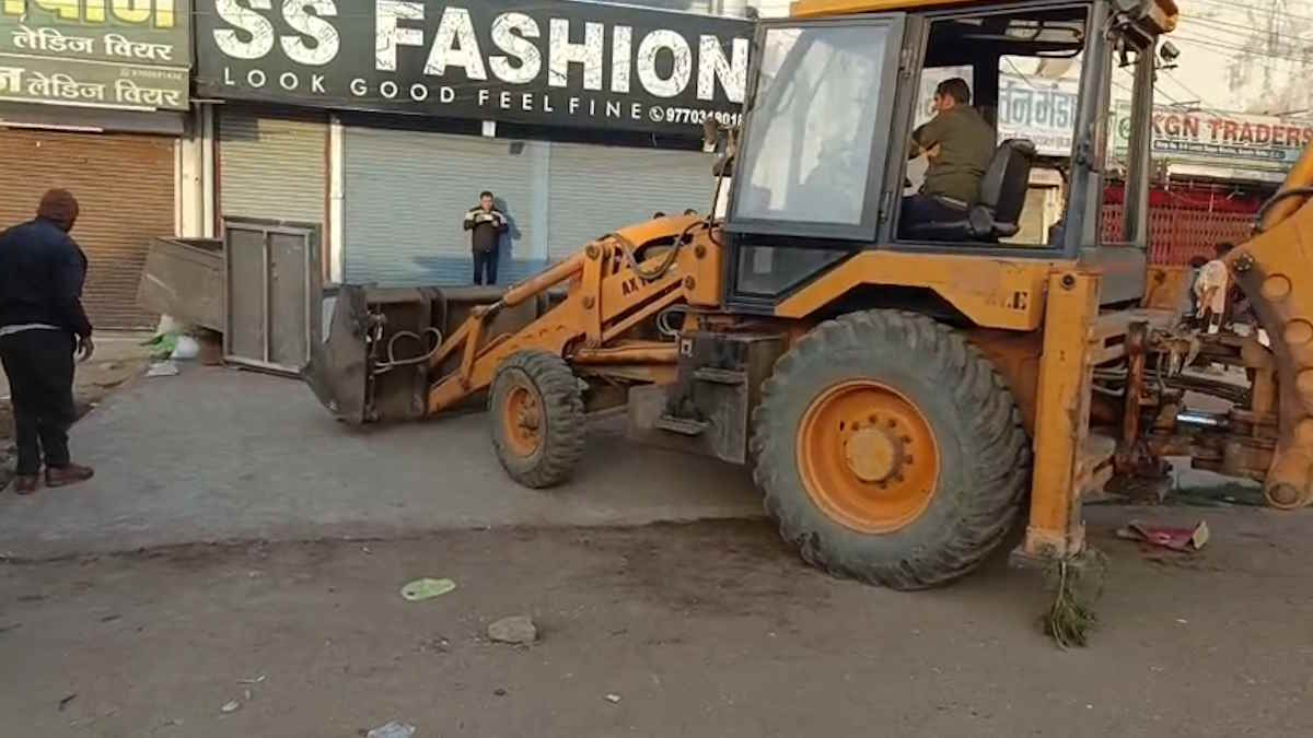 संडे मार्केट पर प्रशासन की सख्ती, दुकानों के सामने दुकान लगाने पर जुर्माने की चेतावनी