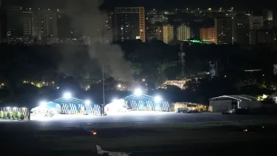 अमेरिकी हमले से वेनेजुएला की राजधानी हिल गई, लोगों में दहशत का माहौल