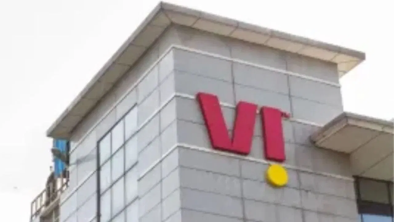 महंगाई की मार! Vodafone Idea ने बढ़ाए रिचार्ज के दाम, यूजर्स की जेब पर पड़ेगा असर