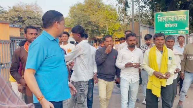 बिरनपुर डबल मर्डर केस में बड़ा फैसला: तीन साल बाद 17 आरोपी बरी, सबूतों के अभाव में कोर्ट का आदेश