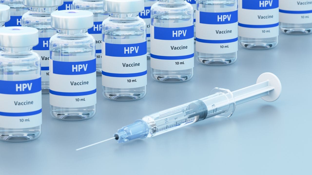 HPV वैक्सीन को लेकर डॉक्टरों ने बताए 5 बड़े मिथक, जानें क्यों जरूरी है ये टीका