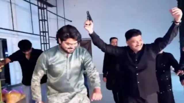 ‘धुरंधर’ रील ने बढ़ाई सियासत: कांग्रेस विधायक के करीबी ने गाने पर लहराई पिस्टल