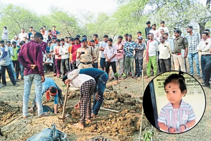 BIG BREKING .....कब्र में दफन 3 साल की बच्ची का सिर गायब, पास में पड़ा मिला नींबू-चावल और मांस का टुकड़ा