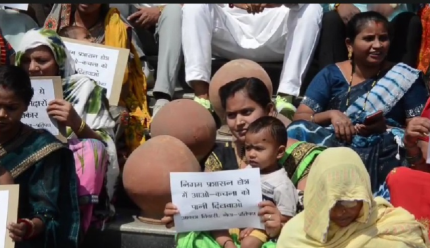 गर्मी से पहले ही प्यासा रायपुर: कचना की स्वास्तिक कॉलोनी में पानी संकट पर फूटा गुस्सा, निगम कार्यालय में जोरदार प्रदर्शन