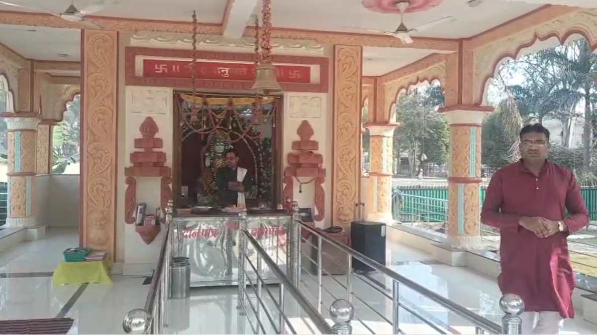 CG News: कलेक्ट्रेट परिसर के हनुमान मंदिर में सेंधमारी, दान पेटी टूटी, सुरक्षित माने जाने वाले इलाके में चोरी से सुरक्षा पर सवाल