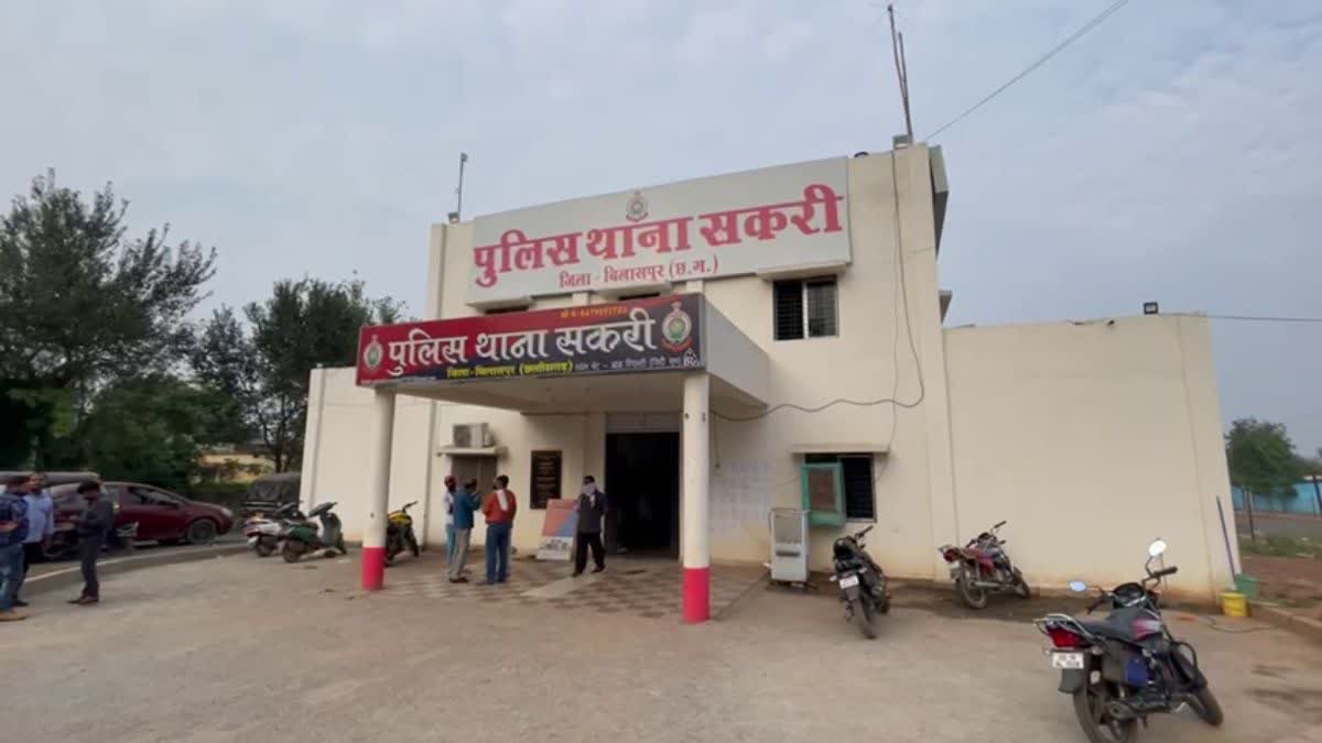 दुष्कर्म के आरोपी पर खाकी मेहरबान दहशत में पीड़ित परिवार ने छोड़ा अपना घर 