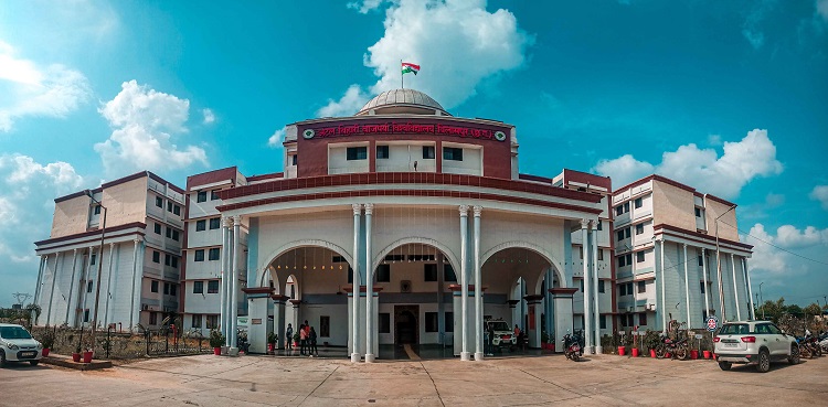 बिलासपुर यूनिवर्सिटी: भ्रष्टाचार पर सरकार का बड़ा प्रहार, कुलसचिव सस्पेंड; जेम पोर्टल के जरिए चहेती फर्मों को उपकृत करने का आरोप