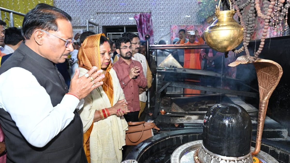 महाशिवरात्रि की आधी रात बाबा धाम पहुँचे CM साय, 1.20 करोड़ के विकास कार्यों का किया शुभारंभ, श्रद्धालुओं को मिलेगी बेहतर सुविधा