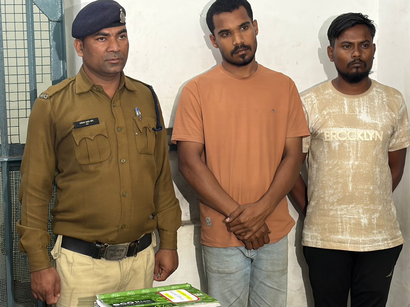 रायपुर में 50 किलो गांजा जब्त: क्राइम ब्रांच की घेराबंदी में दो तस्कर गिरफ्तार, 30 लाख की खेप बरामद 