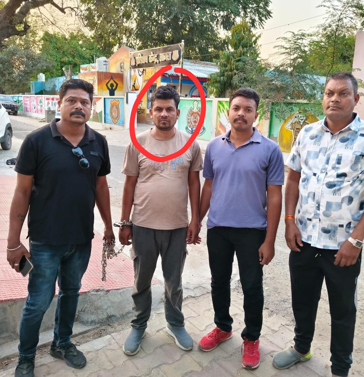 रायपुर जेल से फरार कैदी गिरफ्तार! जेल से काम के दौरान भागा था आरोपी, UP STF और पुलिस की बड़ी संयुक्त कार्रवाई