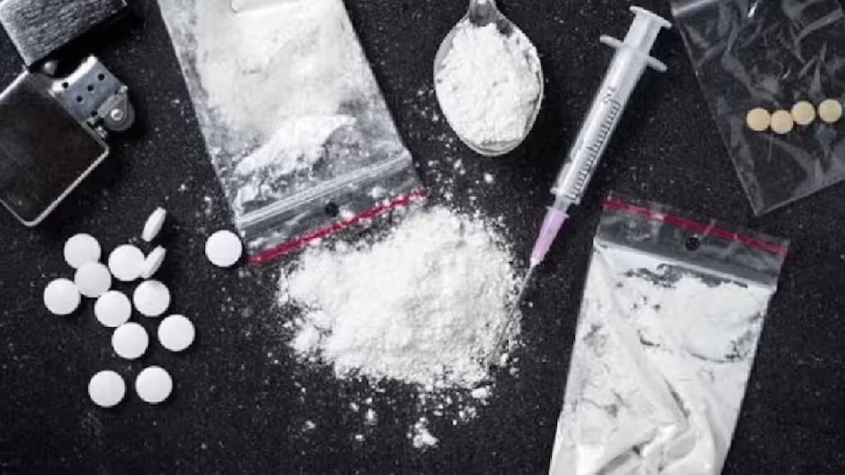 Raipur Drug Raid: राजधानी में नशे का बड़ा खेल बेनकाब, गोदाम से चल रहा था पूरा ड्रग्स नेटवर्क, पुलिस की रेड में दो संदिग्ध हिरासत में