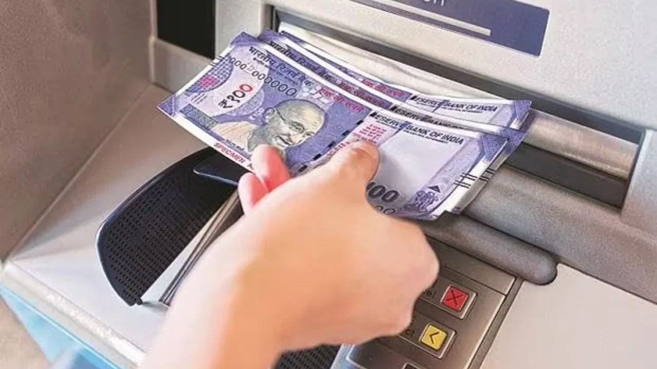 कैश निकालने के लिए नहीं पड़ेगी ATM कार्ड की जरूरत, मोबाइल से हो जाएगा काम, अगर पता होगा ये तरीका