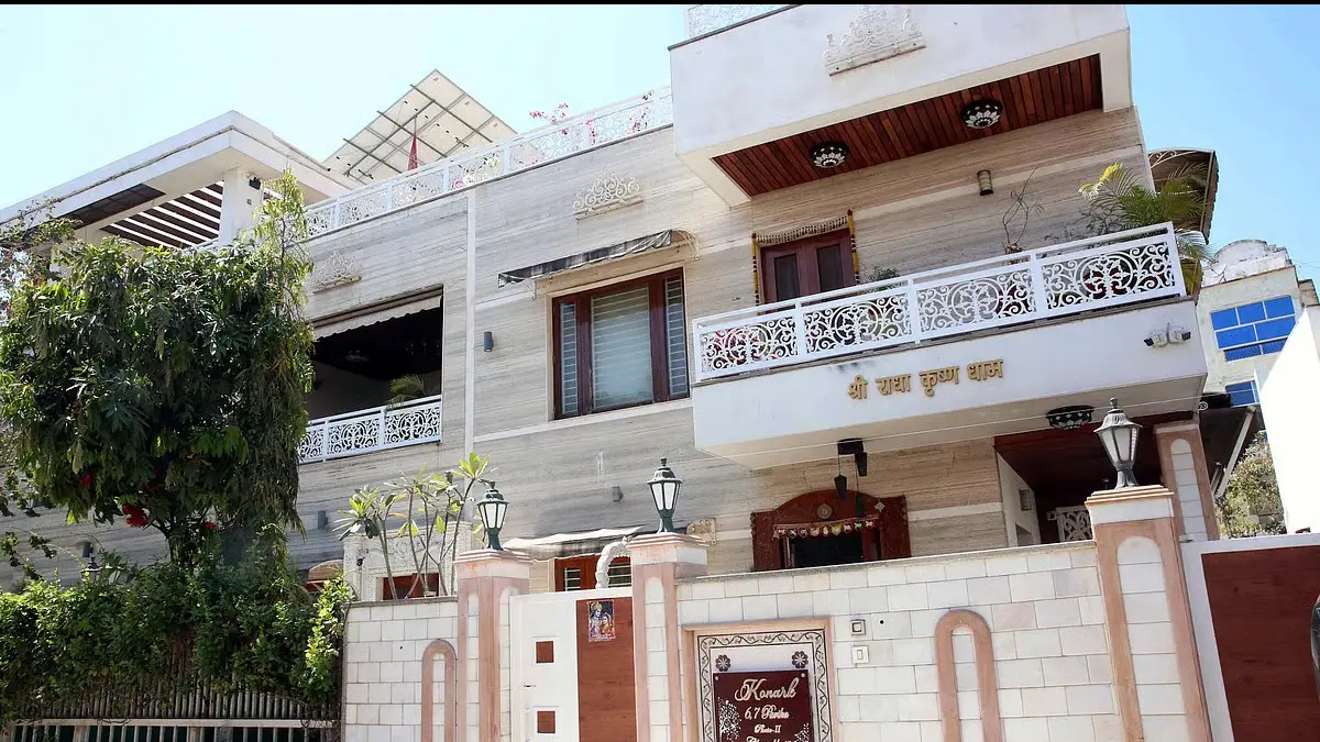 भोपाल में खनन कारोबारी पर आयकर का शिकंजा: दिलीप गुप्ता के ठिकानों पर दूसरे दिन भी छापेमारी, कई अहम दस्तावेज बरामद