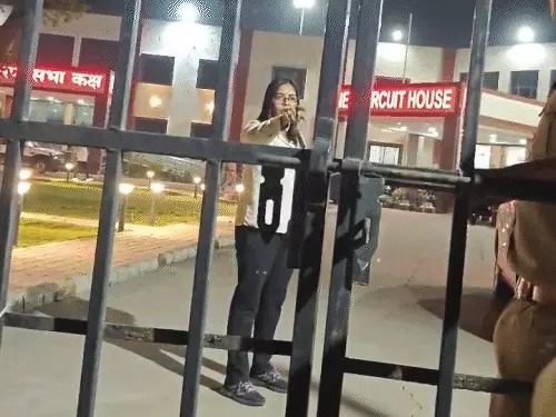 Bilaspur Viral Video: सर्किट हाउस में एंट्री को लेकर BJP नेत्री और पुलिस में तीखी बहस, कहा- प्रोटोकॉल नहीं पता क्या, SP भी नहीं रोकता