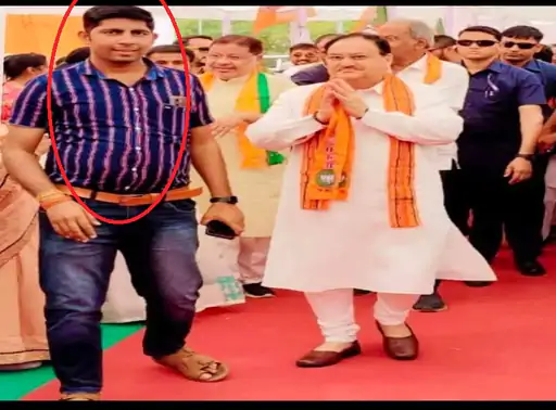 Raipur में नशे में धुत BJP नेता का हाईवोल्टेज ड्रामा, पुलिसकर्मी की कॉलर पकड़कर दी वर्दी उतरवाने की धमकी, आरोप में गिरफ्तारी