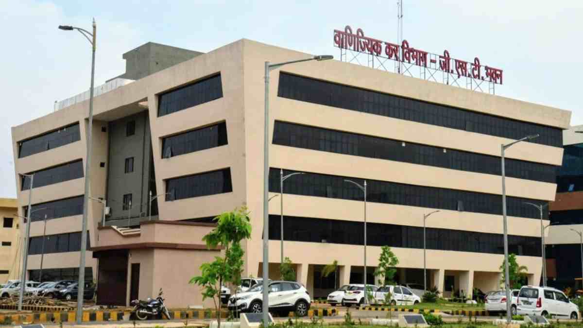 Raipur GST Raid: बोगस बिलिंग पर बड़ी कार्रवाई, लक्ष्मी कमर्शियल और SRS ट्रेडर्स के ठिकानों पर छापा