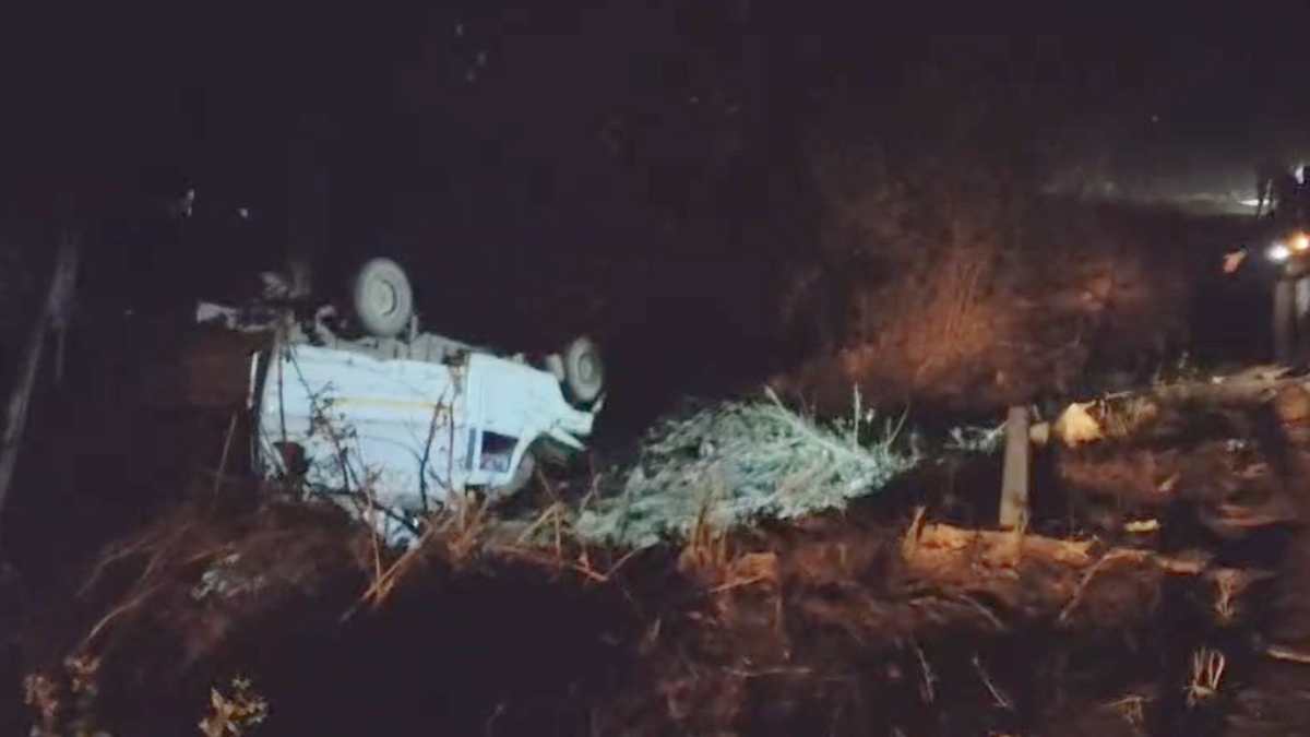 छत्तीसगढ़ के नारायणपुर में सड़क हादसा, पिकअप पलटने से तीन लोगों की मौत,  25 से ज्यादा घायल