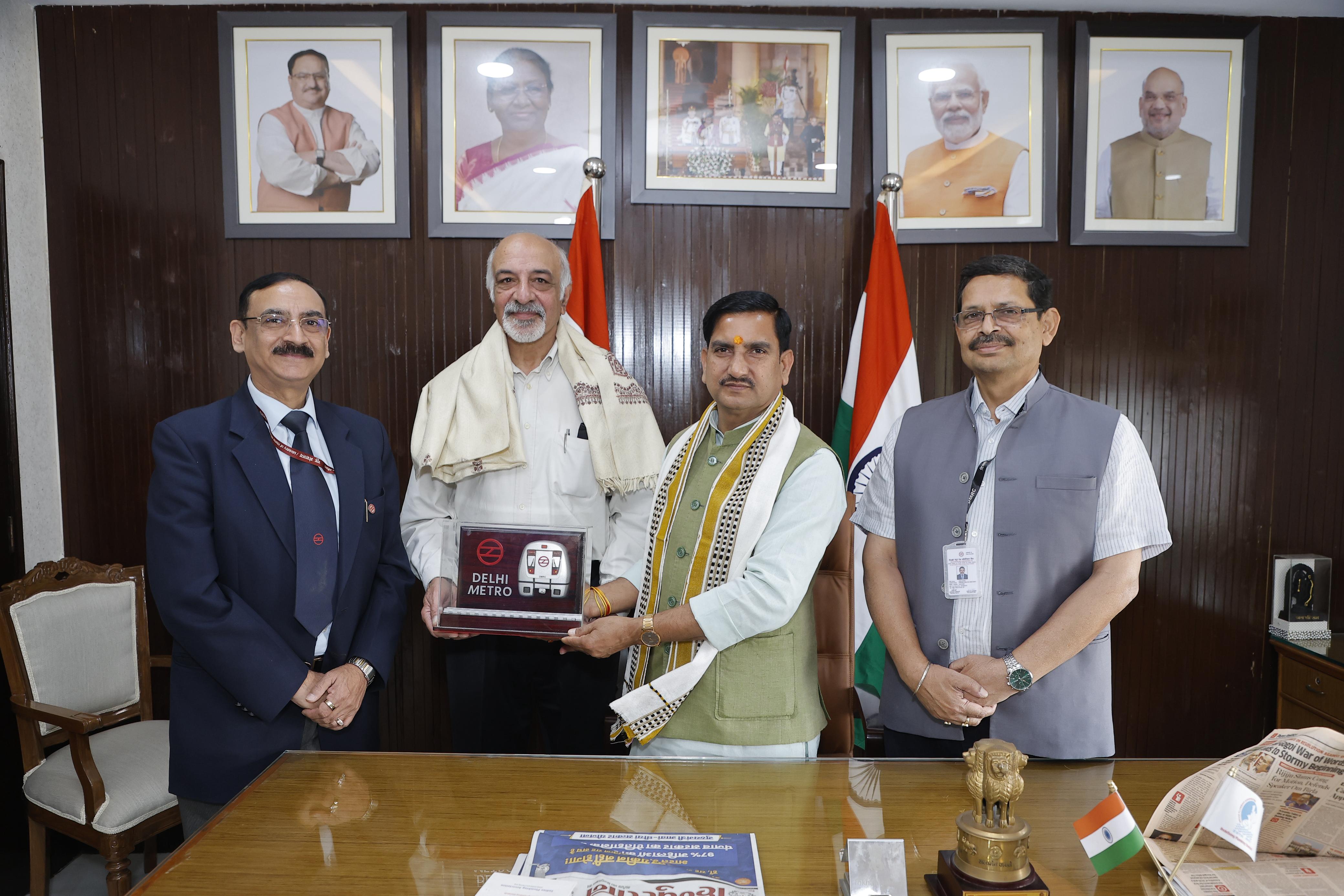 मेट्रो के फैन अनिल मारवाह सम्मानित: 24 साल से हर नए कॉरिडोर की पहली ट्रेन के पहले मुसाफिर बनने का अनूठा रिकॉर्ड