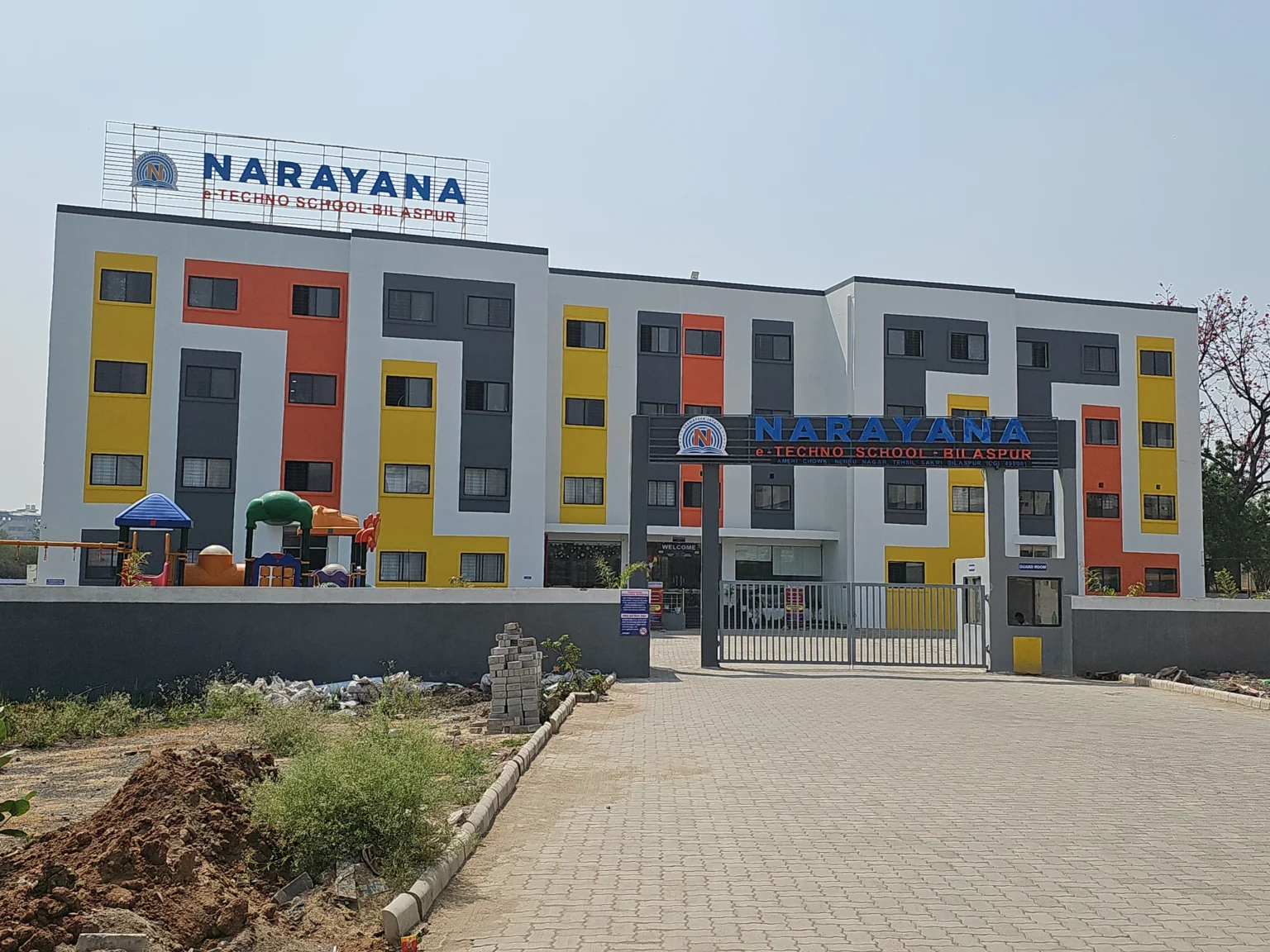 नारायणा स्कूल का 'एजुकेशन स्कैम': मान्यता 8वीं तक, पढ़ाई 12वीं की; छत्तीसगढ़ की फीस जा रही मुंबई-बेंगलुरु