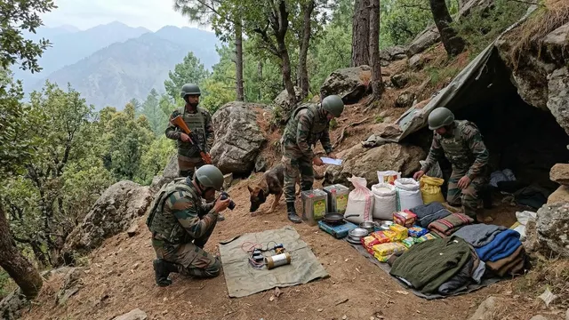 Jammu Kashmir News: राजौरी के जंगल में आतंकी ठिकाने का भंडाफोड़, IED समेत कई सामान बरामद