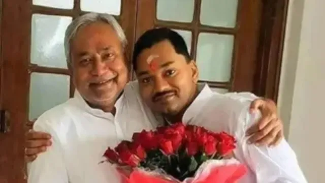 बिहार की राजनीति में नया अध्याय: नीतीश कुमार के बेटे निशांत कुमार ने जेडीयू किया जॉइन, बड़ी भूमिका की चर्चा