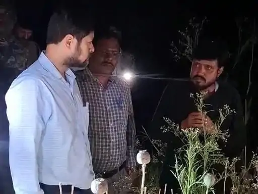 दुर्ग में अफीम कांड का नया मोड़, शिकायत करने वाले सरपंच ने जताई जान का खतरा, पुलिस से मांगी सुरक्षा