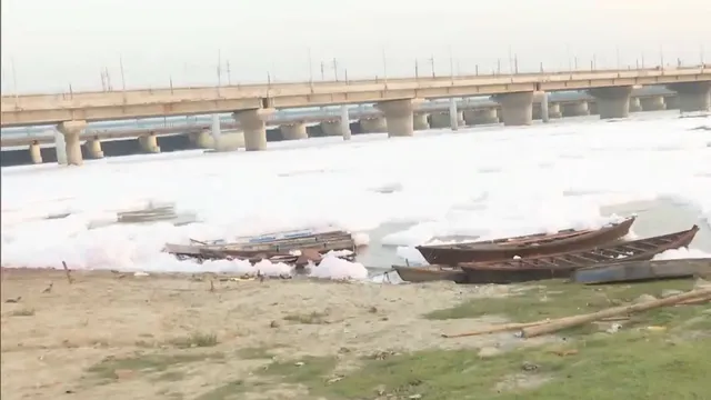 Yamuna Pollution: नदी में फिर उठे जहरीले झाग के गुबार, सरकार की सफाई मुहिम पर सवाल