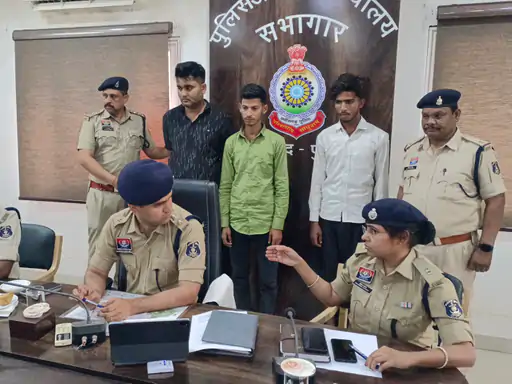  बड़ी खबर: ड्राई फ्रूट और पैकर्स एंड मूवर्स की आड़ में चल रहा था करोड़ों का गांजा तस्करी, महासमुंद पुलिस ने रोका खेल