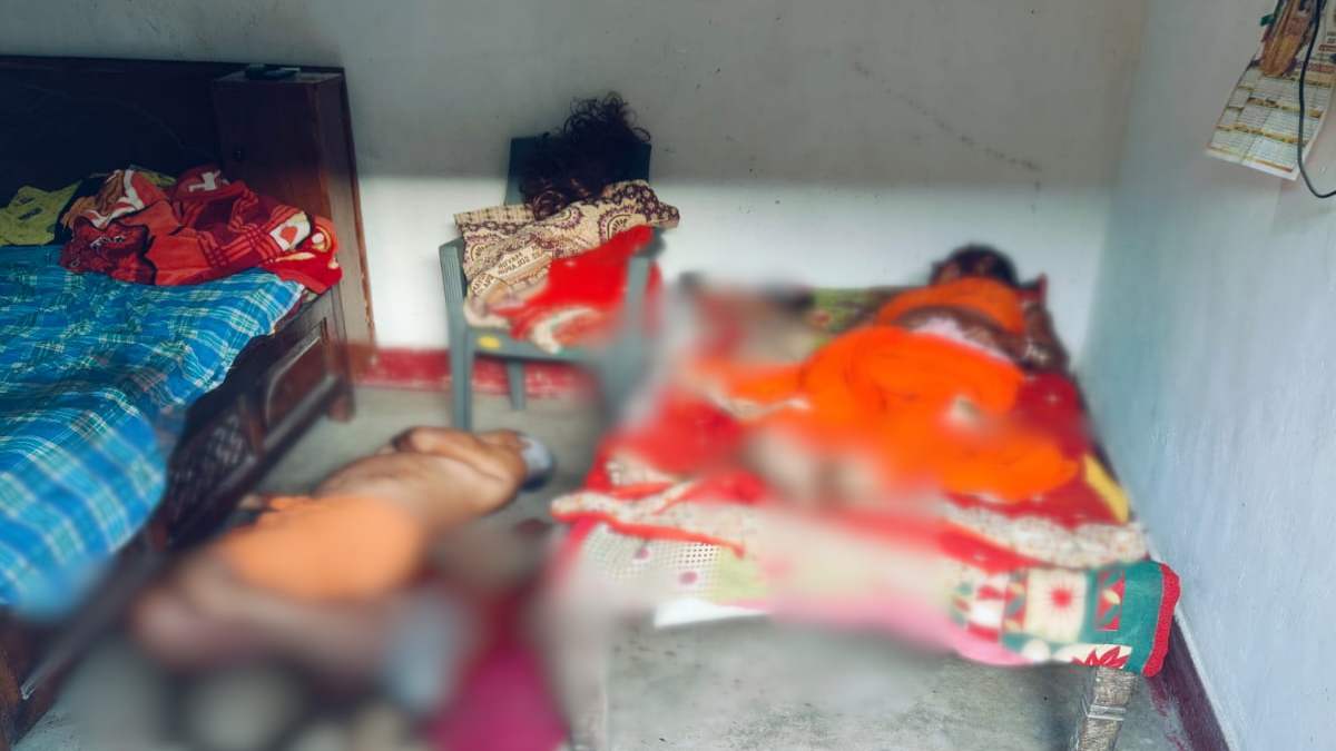 CG Double Murder: घर में सो रहे बुजुर्ग दंपति की बेरहमी से मर्डर, मुखौटा छोड़ भागे हत्यारे, क्या लूट के लिए हुई हत्या या रची गई साजिश? जांच में जुटी पुलिस