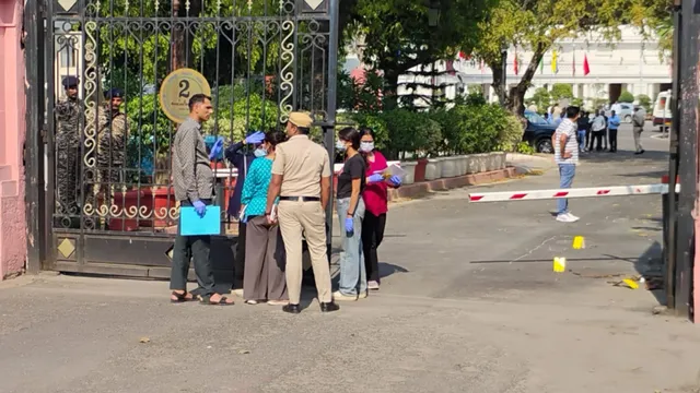 दिल्ली विधानसभा में सुरक्षा में बड़ी सेंध: बैरियर तोड़कर अंदर घुसी कार, ड्राइवर फरार, हाई अलर्ट पर पुलिस