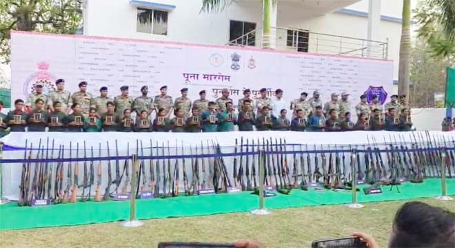 Bijapur Mega Operation: डेडलाइन के आखिरी दिन नक्सल नेटवर्क पर सबसे बड़ा प्रहार, जंगलों में छिपा 14 करोड़ का खजाना बरामद, 25 लाल आतंक ने डाले हथियार 