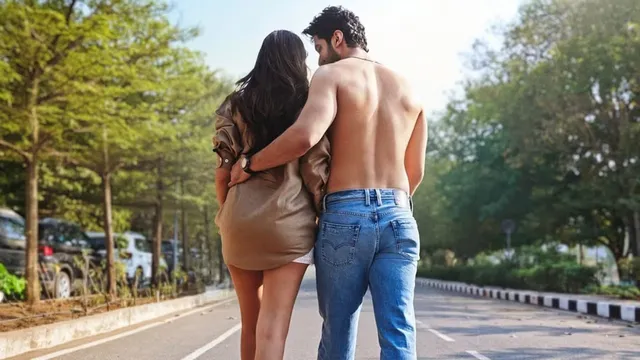 Ananya Panday-Lakshya की केमिस्ट्री ने मचाया बवाल, ‘चांद मेरा दिल’ का नया पोस्टर आउट, टीजर डेट पर सस्पेंस