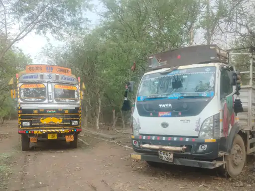 CG Liquor Scam: EOW की बड़ी कार्रवाई, अवैध शराब सप्लाई में इस्तेमाल 3 वाहन जब्त, सरकारी दुकानों तक सीधी पहुंच का खुलासा