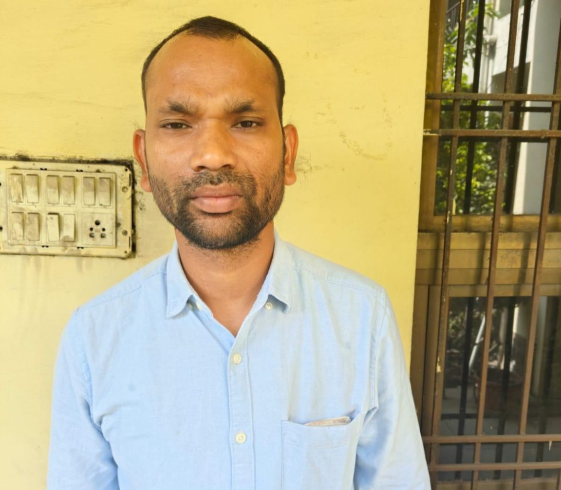 रायपुर में ACB का बड़ा ट्रैप: RTO दफ्तर में रिश्वतखोरी का खेल बेनकाब, बाबू 14 हजार लेते रंगे हाथों गिरफ्तार