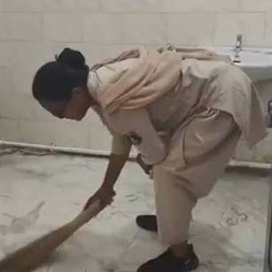 mahila aakkshak