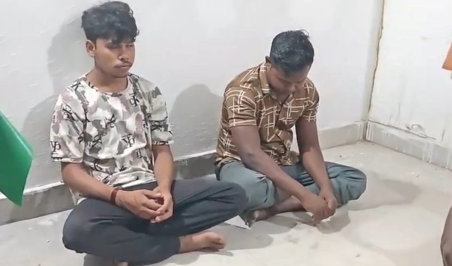 prit pakshi ka shikaar