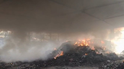 Kawardha Fire Tragedy: SLRM केंद्र में भड़की भीषण आग, सूचना के बावजूद देर से पहुंची दमकल टीम, समय पर मदद नहीं मिलने से बढ़ी तबाही