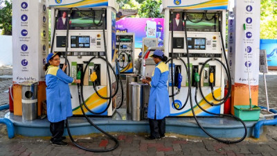 ​Fuel Price Hike: फिर महंगा हुआ पेट्रोल-डीजल, एक महीने में तीसरी बार बढ़ोतरी से आम आदमी पर बढ़ा बोझ