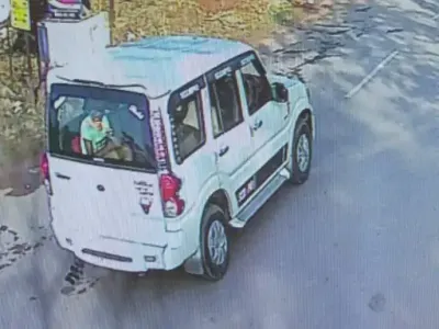 Bastar Marathon Controversy: 42KM रेस में ‘जुगाड़’ से जीत! गाड़ी में बैठकर फिनिश लाइन पहुंचीं प्रतिभागी, इनाम पर लगी रोक