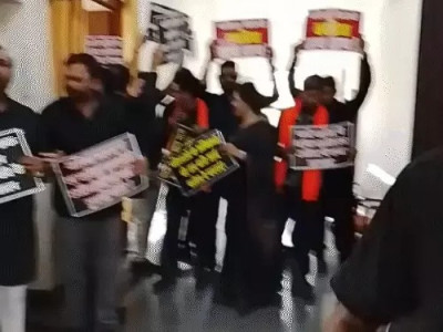 रायपुर निगम की विशेष सभा में सियासी संग्राम: काले कपड़ों में पहुंचे महापौर-पार्षद, गूंजे ‘कांग्रेस शर्म करो’ के नारे