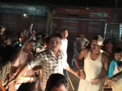 बलौदाबाजार में शराब विवाद बना हिंसा की वजह: ग्रामीणों से मारपीट के बाद भड़का गुस्सा, कांग्रेस नेता के पिता की पिटाई, VIDEO वायरल