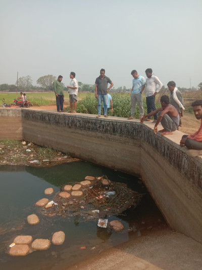 गरियाबंद में नहर से बहकर आया 68 किलो गांजा: पुलिस दबिश के डर से तस्करों ने फेंकी खेप?