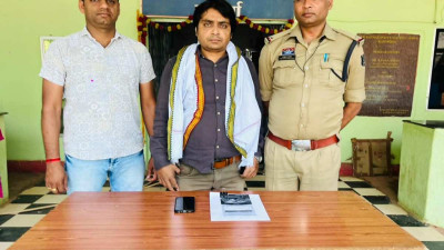 क्लीनिक बना सट्टे का अड्डा: IPL मैचों पर ऑनलाइन दांव, कवर्धा पुलिस ने दबिश देकर आरोपी को दबोचा